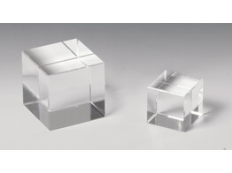 Support d etagere cubique en verre. 20x20x20 mm.